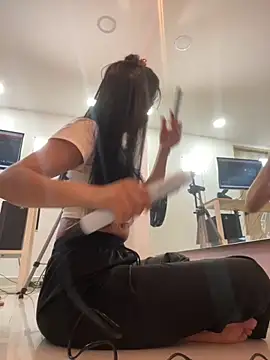 Snapshot of ariel_jonees chatting on October 2025 04:50:01 PM ariel jonees online show from October 2025 04:50:01 PM