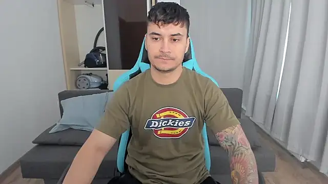 MatMalonne online show from December 2025 07:32:01 AM