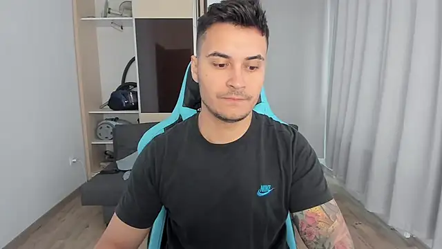 MatMalonne online show from November 2025 06:36:01 AM