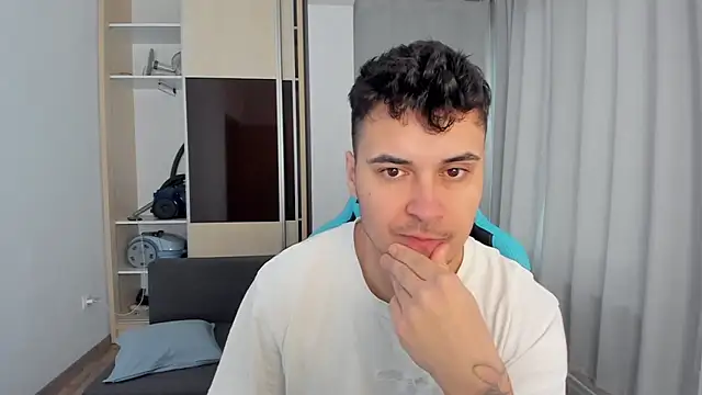 MatMalonne online show from February 2026 06:24:02 AM