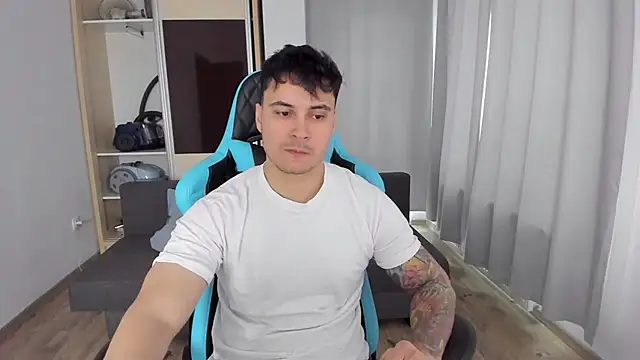 MatMalonne online show from February 2025 07:02:02 AM