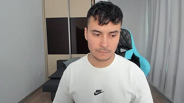 MatMalonne online show from December 2025 01:26:02 PM