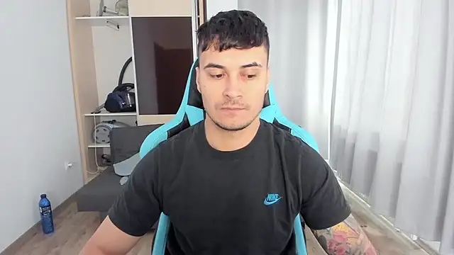 MatMalonne online show from November 2025 06:46:02 AM