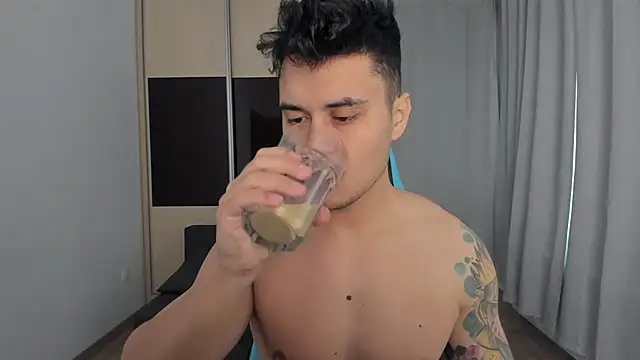 MatMalonne online show from December 2025 07:02:02 AM