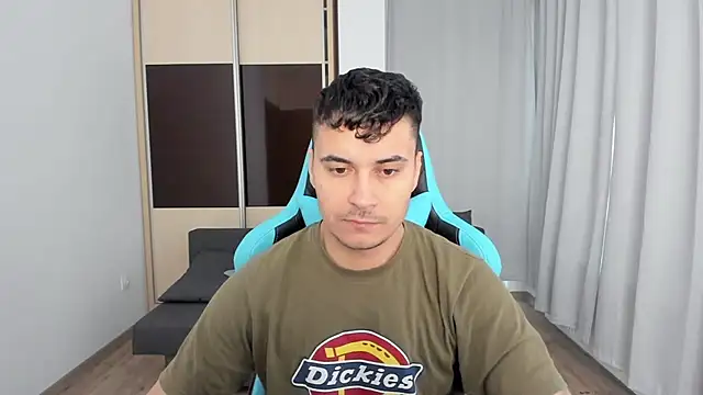 MatMalonne online show from December 2025 06:50:01 AM