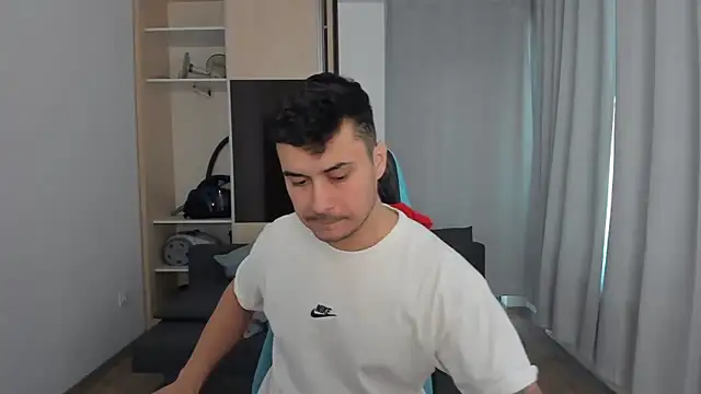 MatMalonne online show from December 2025 01:35:02 PM