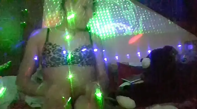 scorpionlady70 online show from December 2024 09:32:02 PM