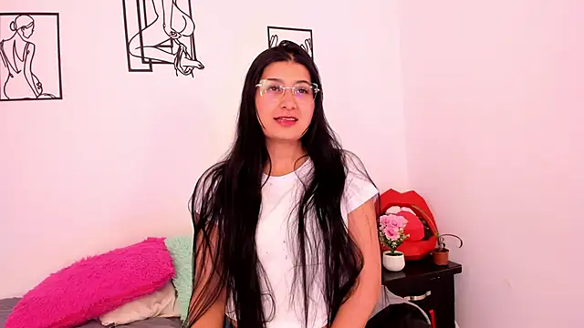 Snapshot of cloehonney chatting on February 2026 07:00:02 PM cloehonney online show from February 2026 07:00:02 PM