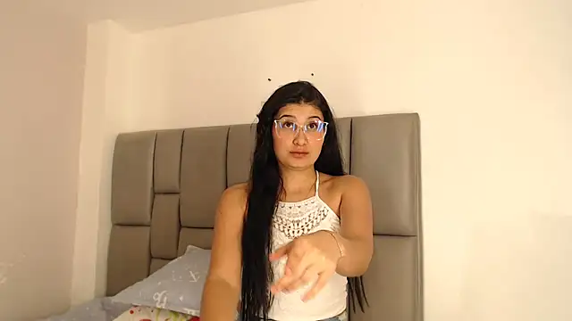 cloehonney online show from April 2026 10:50:02 PM