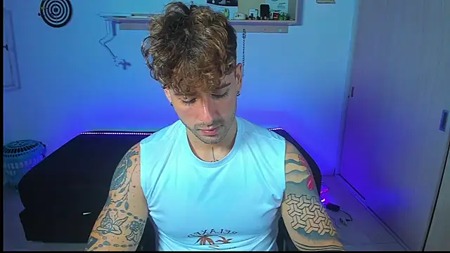 Snapshot of Ares_blue chatting on May 2026 01:16:01 PM Ares blue online show from May 2026 01:16:01 PM