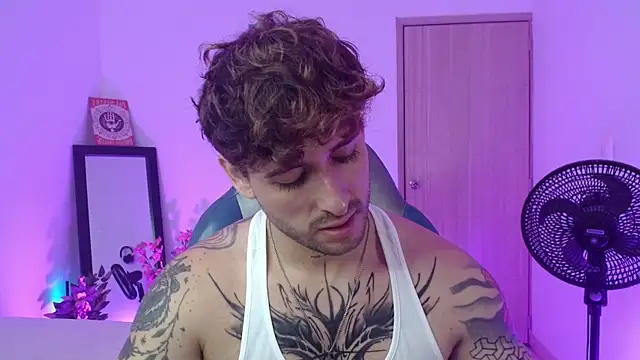 Snapshot of Ares_blue chatting on May 2026 11:46:02 AM Ares blue online show from May 2026 11:46:02 AM