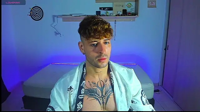 Snapshot of Ares_blue chatting on May 2026 12:22:01 PM Ares blue online show from May 2026 12:22:01 PM