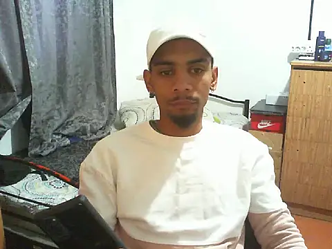 Snapshot of 29YOURZ_28_ chatting on September 2025 08:43:01 AM 29YOURZ 28 online show from September 2025 08:43:01 AM