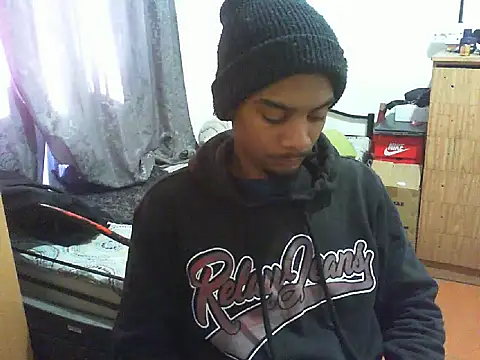 Snapshot of 29YOURZ_28_ chatting on October 2025 01:47:02 PM 29YOURZ 28 online show from October 2025 01:47:02 PM