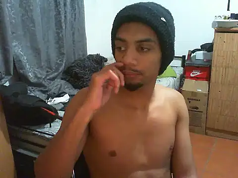 Snapshot of 29YOURZ_28_ chatting on October 2025 08:32:02 PM 29YOURZ 28 online show from October 2025 08:32:02 PM