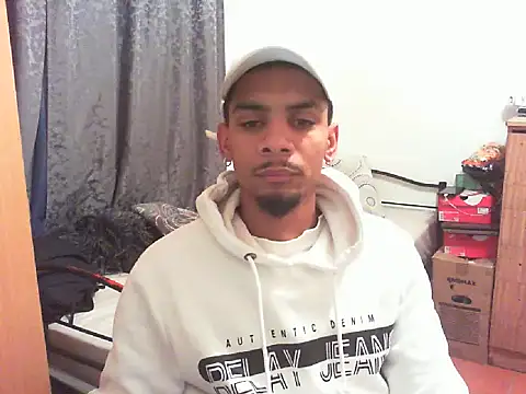 Snapshot of 29YOURZ_28_ chatting on September 2025 09:17:02 PM 29YOURZ 28 online show from September 2025 09:17:02 PM