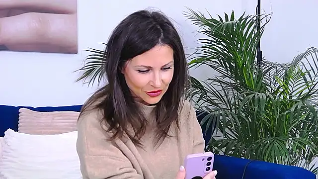 Snapshot of AmelieKeys chatting on February 2026 03:49:01 AM AmelieKeys online show from February 2026 03:49:01 AM