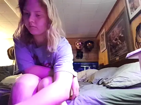 Ryan and Aurora online show from April 2026 12:22:01 PM