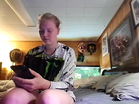 Ryan and Aurora online show from May 2026 04:03:02 PM