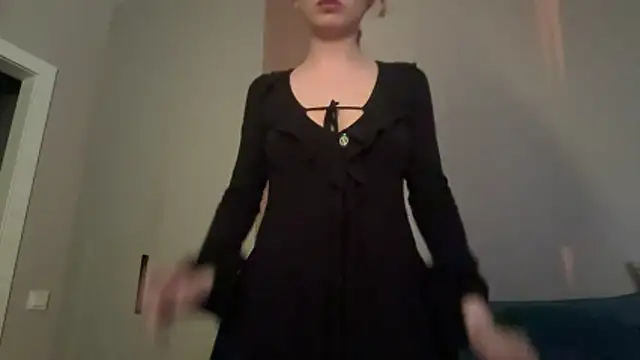 MisssLola online show from April 2026 04:57:02 PM