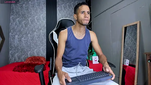 Snapshot of alex_bigcock11 chatting on March 2025 11:05:01 AM alex bigcock11 online show from March 2025 11:05:01 AM