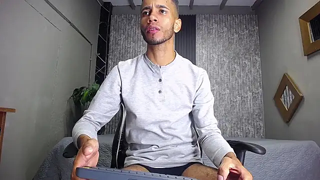 Snapshot of alex_bigcock11 chatting on February 2025 12:05:02 PM alex bigcock11 online show from February 2025 12:05:02 PM