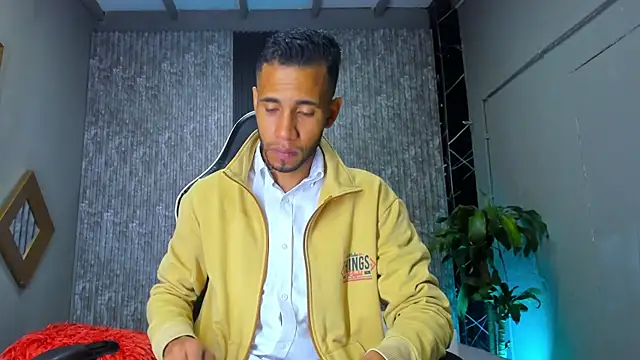 Snapshot of alex_bigcock11 chatting on March 2025 12:24:02 PM alex bigcock11 online show from March 2025 12:24:02 PM