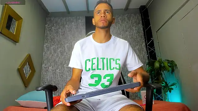 Snapshot of alex_bigcock11 chatting on March 2025 11:43:01 AM alex bigcock11 online show from March 2025 11:43:01 AM