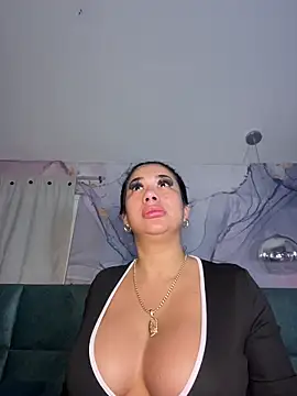 kiim taaylor online show from January 2026 02:51:01 AM