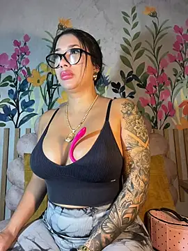 kiim taaylor online show from November 2025 11:47:02 AM