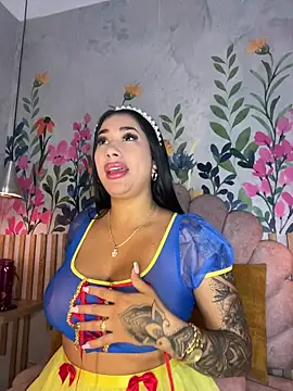 kiim taaylor online show from October 2025 01:02:01 PM