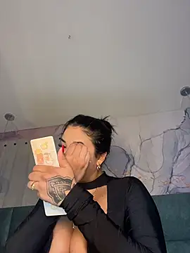 kiim taaylor online show from December 2025 11:33:02 AM