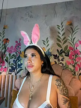 kiim taaylor online show from October 2025 01:01:02 PM