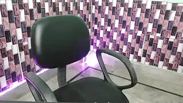 Snapshot of N-Natasha chatting on October 2025 10:09:01 AM N-Natasha online show from October 2025 10:09:01 AM