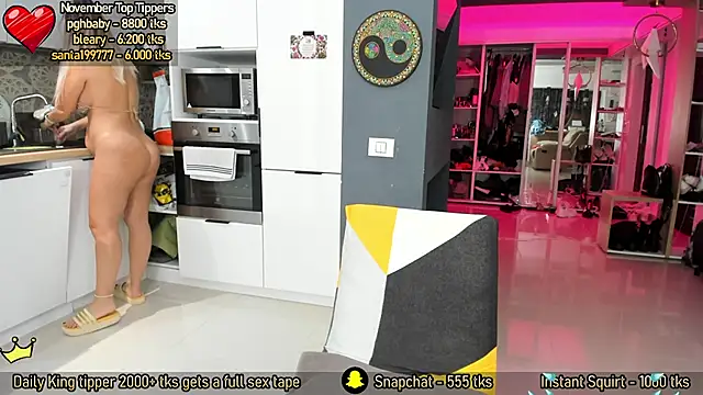 AmySuperHeroes online show from November 2025 01:37:02 PM