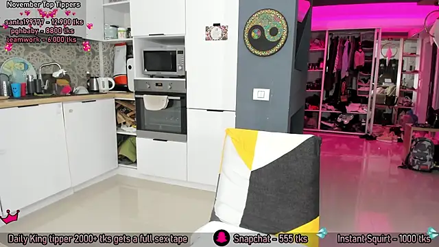 AmySuperHeroes online show from November 2025 02:06:01 PM