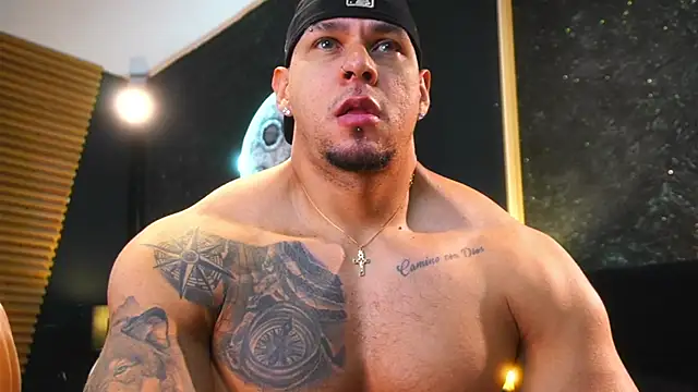 MassimoWalton2 online show from November 2025 12:08:01 PM