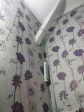 Snapshot of SweetLeila40 chatting on February 2025 12:32:01 AM SweetLeila40 online show from February 2025 12:32:01 AM