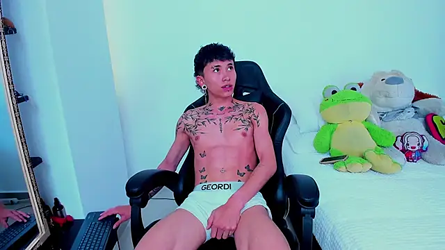 juniior 2311  online show from October 2025 07:22:02 PM