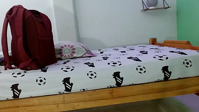 evaleribigtits18 online show from May 2026 01:05:01 AM