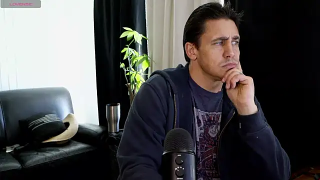 DamienSliick online show from November 2025 08:30:02 PM