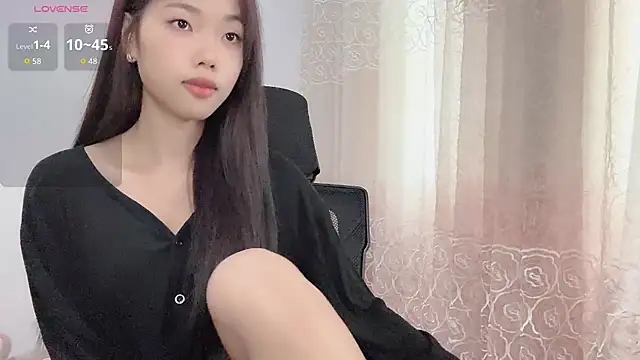 Snapshot of Lvy--v chatting on September 2025 01:59:02 AM Lvy--v online show from September 2025 01:59:02 AM