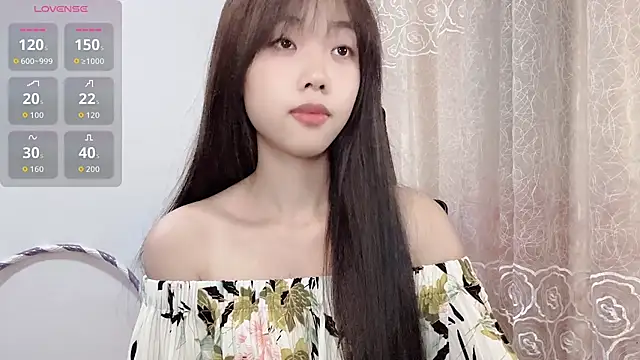 Snapshot of Lvy--v chatting on October 2025 10:43:02 PM Lvy--v online show from October 2025 10:43:02 PM