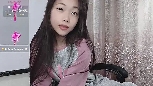 Snapshot of Lvy--v chatting on February 2025 10:43:02 PM Lvy--v online show from February 2025 10:43:02 PM