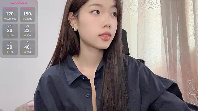 Snapshot of Lvy--v chatting on September 2025 12:33:02 AM Lvy--v online show from September 2025 12:33:02 AM