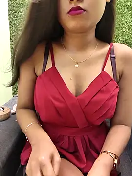 yhona darling online show from April 2026 12:01:01 PM