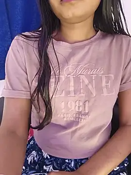 yhona darling online show from May 2026 01:28:01 PM