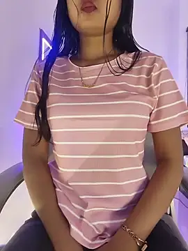 yhona darling online show from May 2026 06:06:01 PM