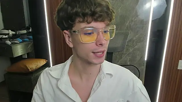 Snapshot of calvin_love_you chatting on July 2026 03:07:01 PM calvin love you online show from July 2026 03:07:01 PM