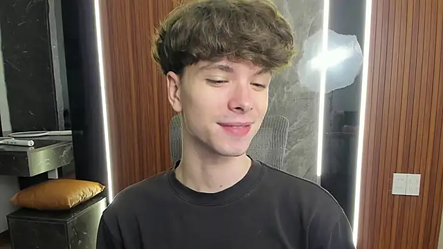 Snapshot of calvin_love_you chatting on April 2026 05:06:02 PM calvin love you online show from April 2026 05:06:02 PM